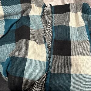 Woolrich Reversible Scarf in Black and Teal